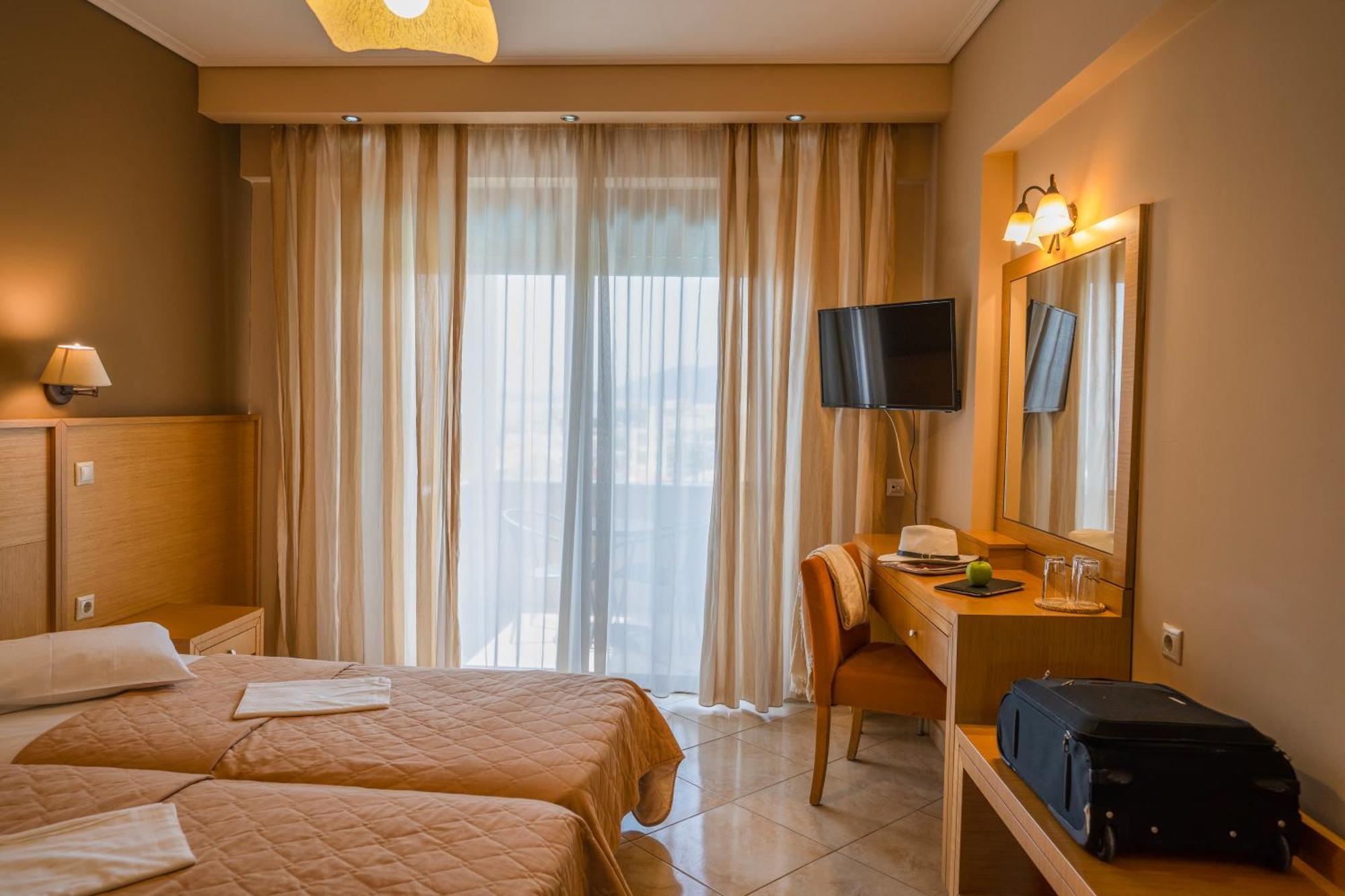 Evia Hotel & Suites Marmari  Ngoại thất bức ảnh
