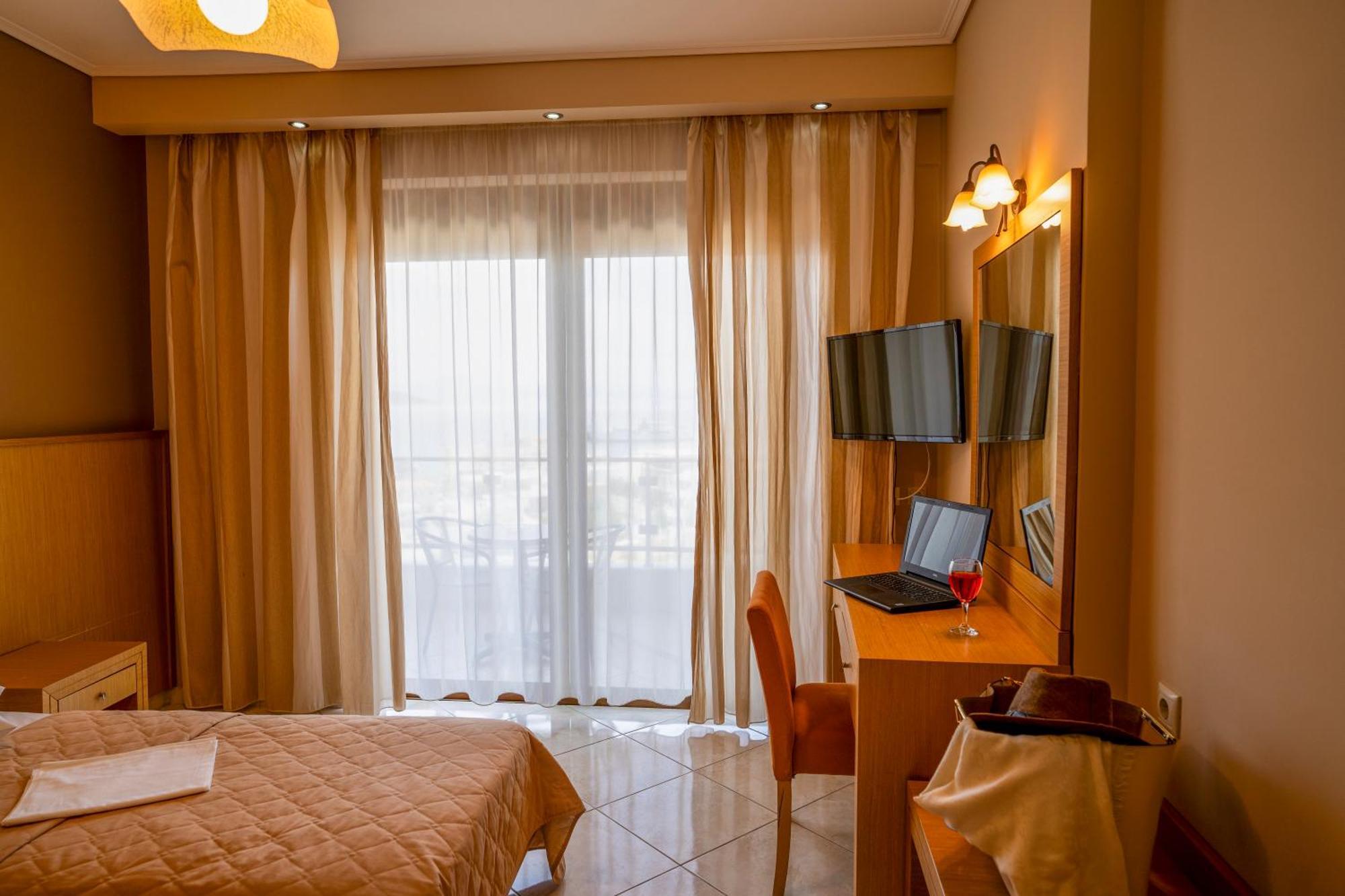 Evia Hotel & Suites Marmari  Ngoại thất bức ảnh